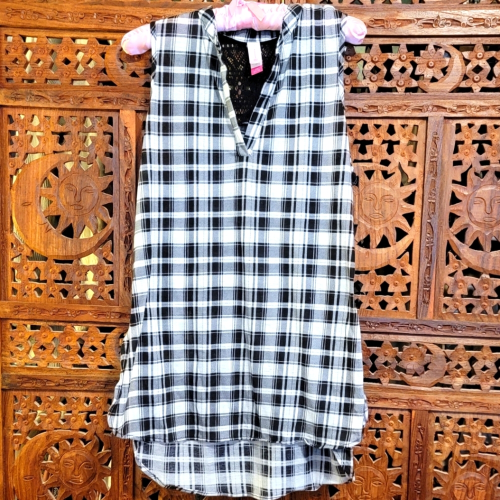 No Boundaries sleeveless plaid tunic top with lace accent and split side hem